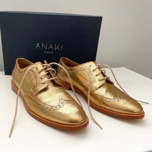 Gold Women’s shoes. Size 39. Great condition. Worn 3x. Made in Paris